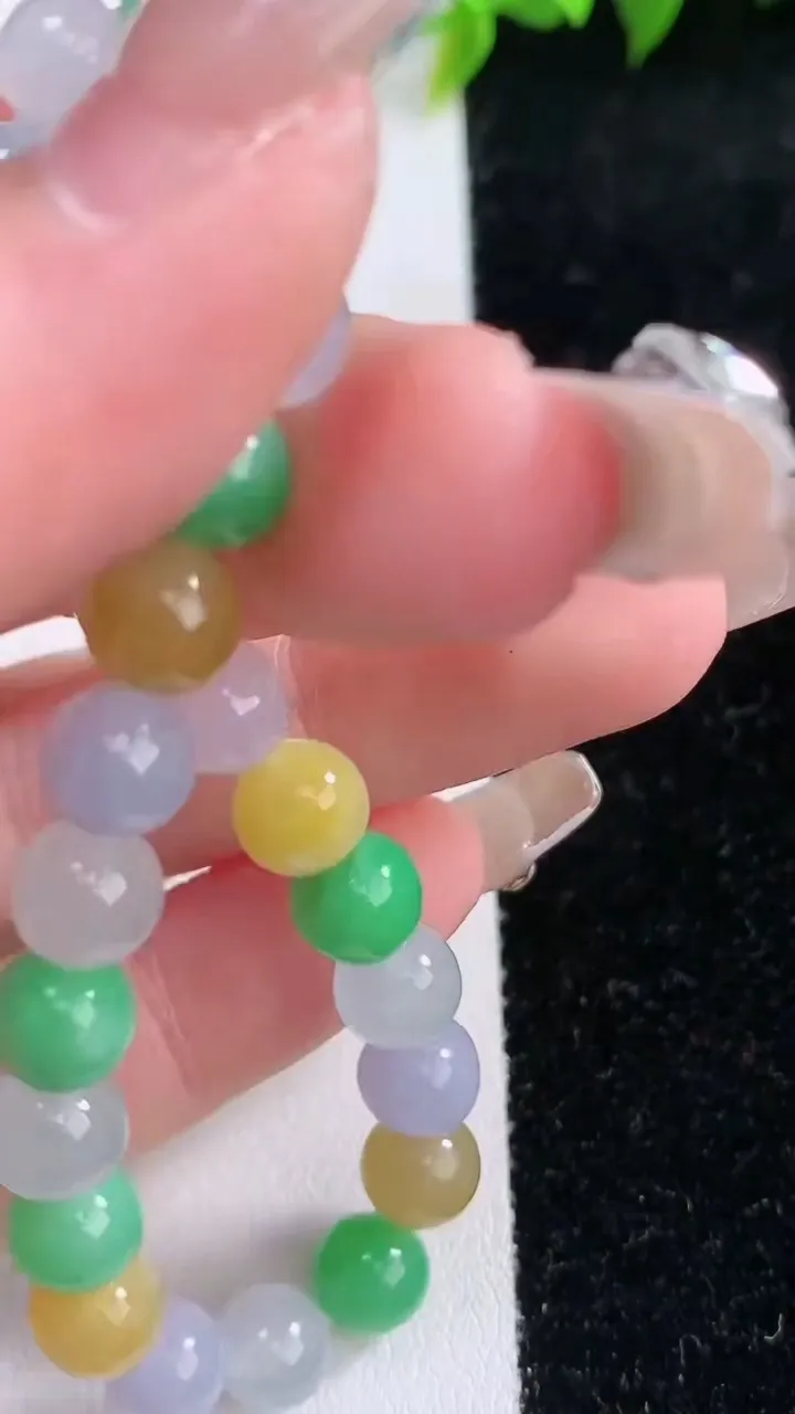 天然A货翡翠三彩圆珠手串，尺寸7-26颗，重量:14.78g1月29日
工厂直销收藏佳品,种好水足，色泽均匀，有种有色，上手高大气！