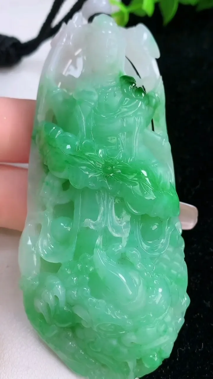 天然A货翡翠文殊菩萨吊坠，尺寸87.6-36.4-15，重量:84.80g
1月29日