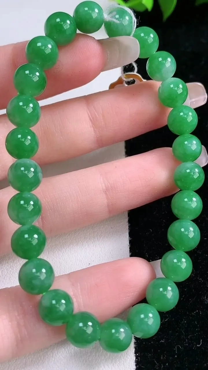 天然A货翡翠圆珠手串，尺寸7.5-25颗，重量:18.84g1月29日
工厂直销收藏佳品,种好水足，