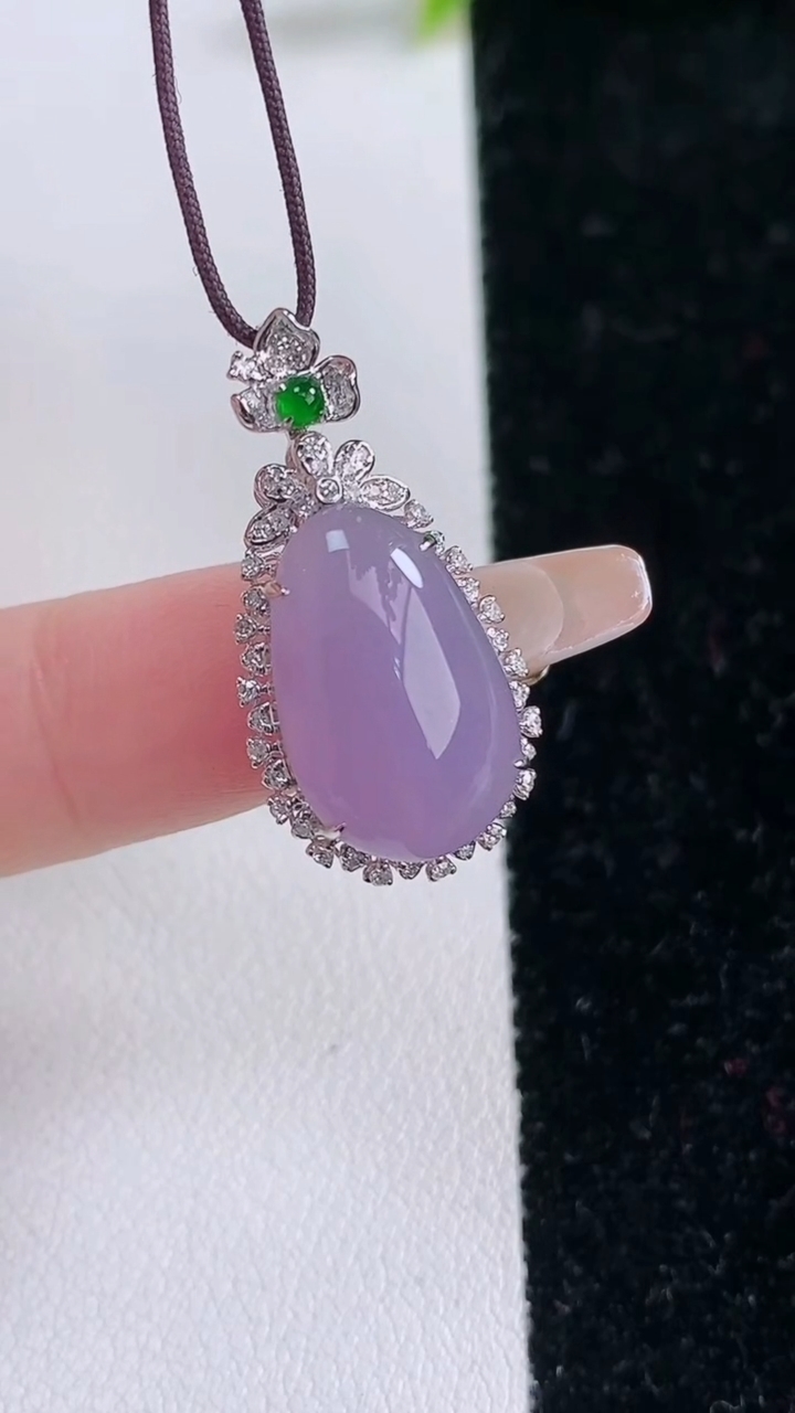 天然A货翡翠18K金紫罗兰福瓜吊坠，尺寸27-13.7-8.5
1月29日