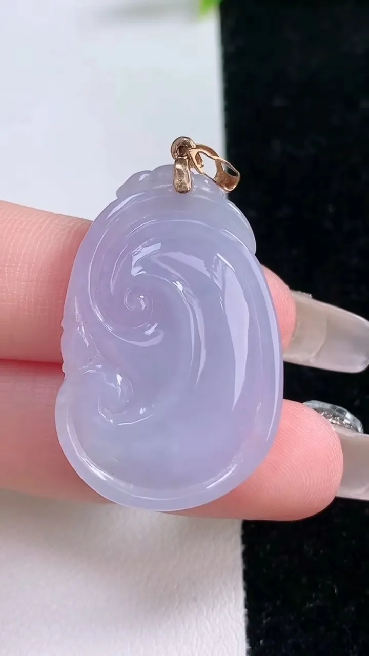 天然A货翡翠18K金紫罗兰如意吊坠，尺寸33.3-22-5.7，重量:8.32g
1月29日