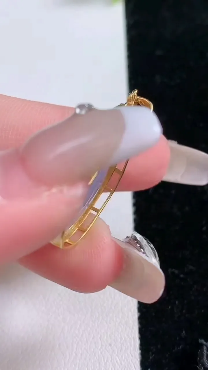 天然A货翡翠18K金紫罗兰蛋面吊坠，尺寸19.7-16-8.6，重量:5.54g
1月29日