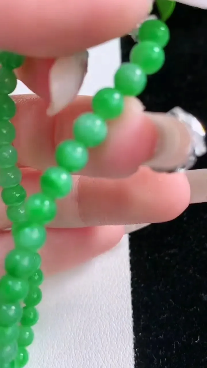 天然A货翡翠圆珠手串，尺寸5-38颗，重量:8.33g1月29日
工厂直销收藏佳品,种好水足，色泽均匀，有种有色，上手高大气！