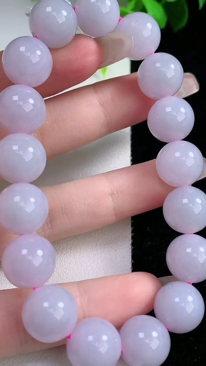 天然A货翡翠紫罗兰圆珠手串，尺寸12.3-17颗，重量:53.95g1月29日
工厂直销收藏佳品,种好水足，色泽均匀，有种有色，上手高大气！