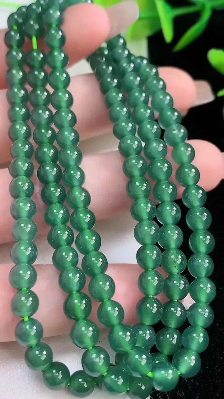 天然A货翡翠圆珠项链，尺寸5.3-124颗，重:33.12g
1月29日