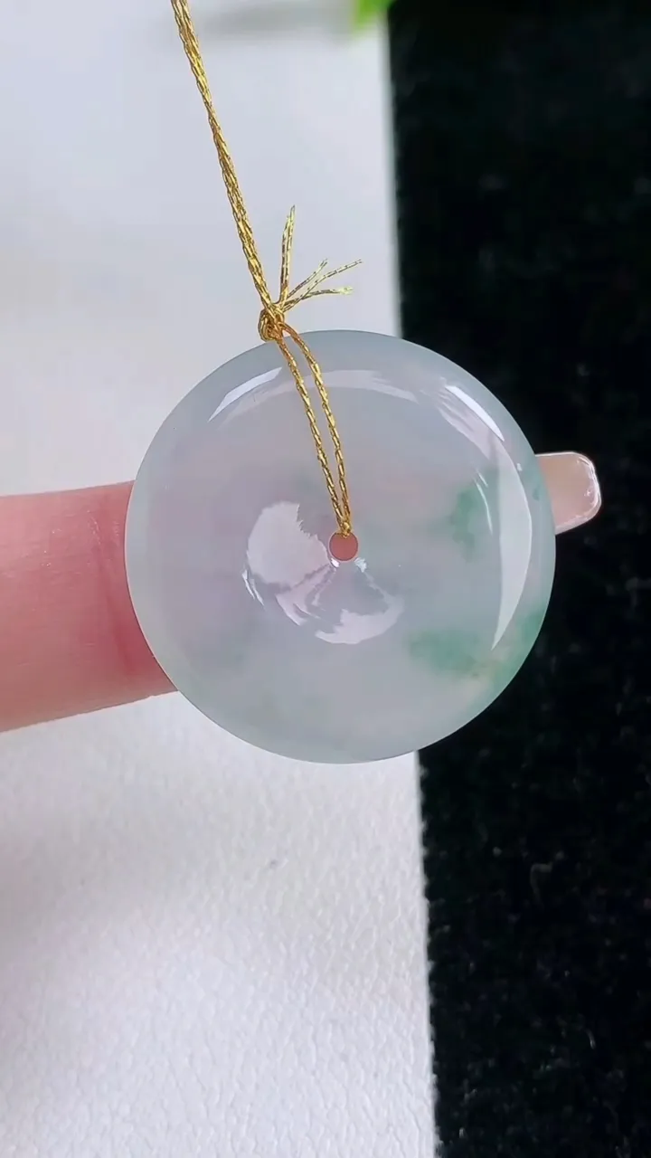 天然A货翡翠冰种飘花平安扣吊坠，尺寸24.4-4.2，重量:5.98g
1月29日