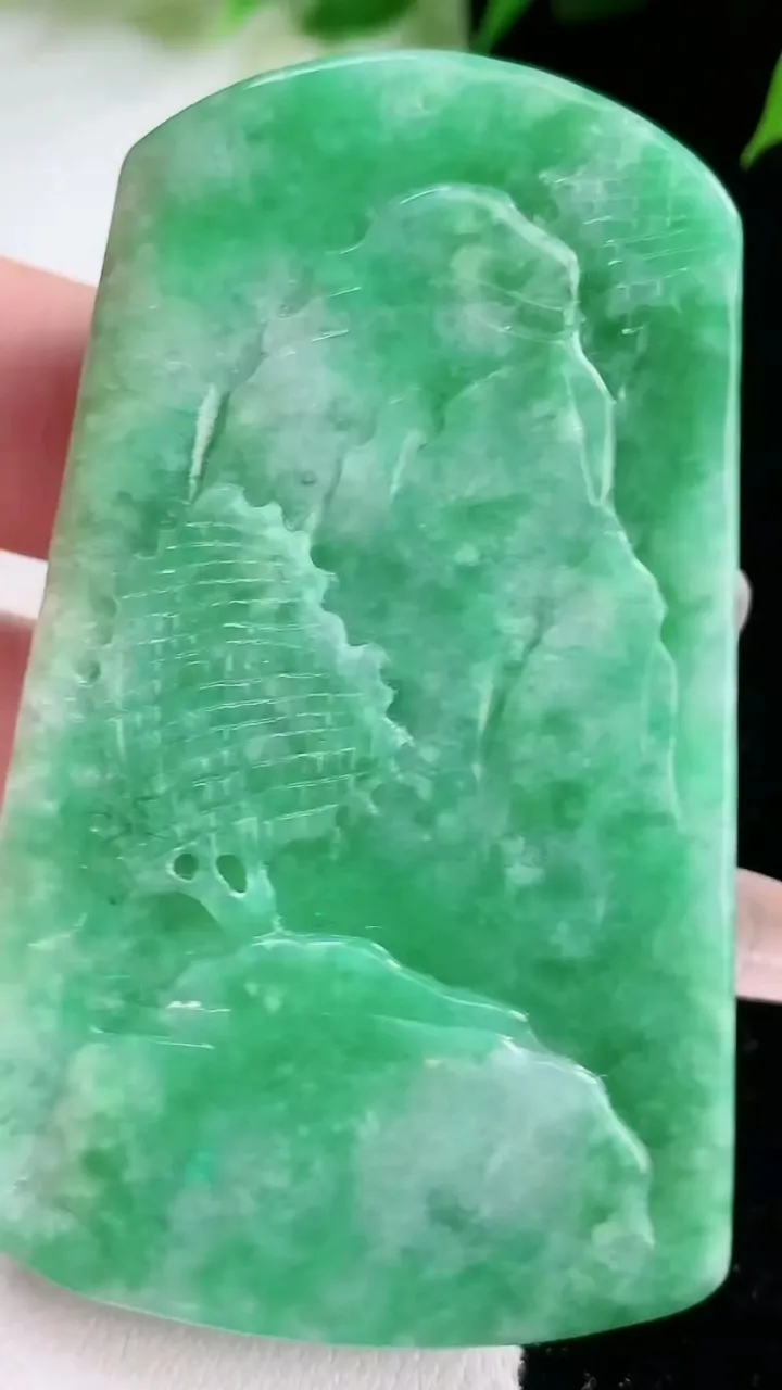 天然A货翡翠山水牌吊坠，尺寸65-41-13，重:65.07g
1月29日