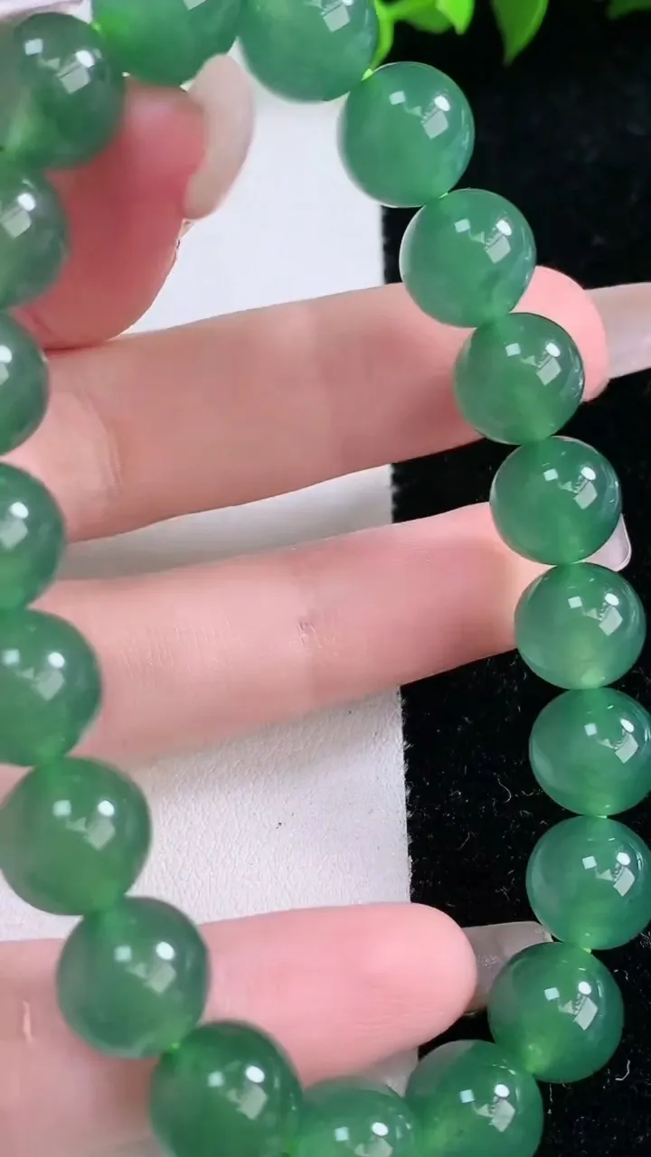 天然A货翡翠圆珠手串，尺寸10-20颗，重量:33.77g1月29日
工厂直销收藏佳品,种好水足，色