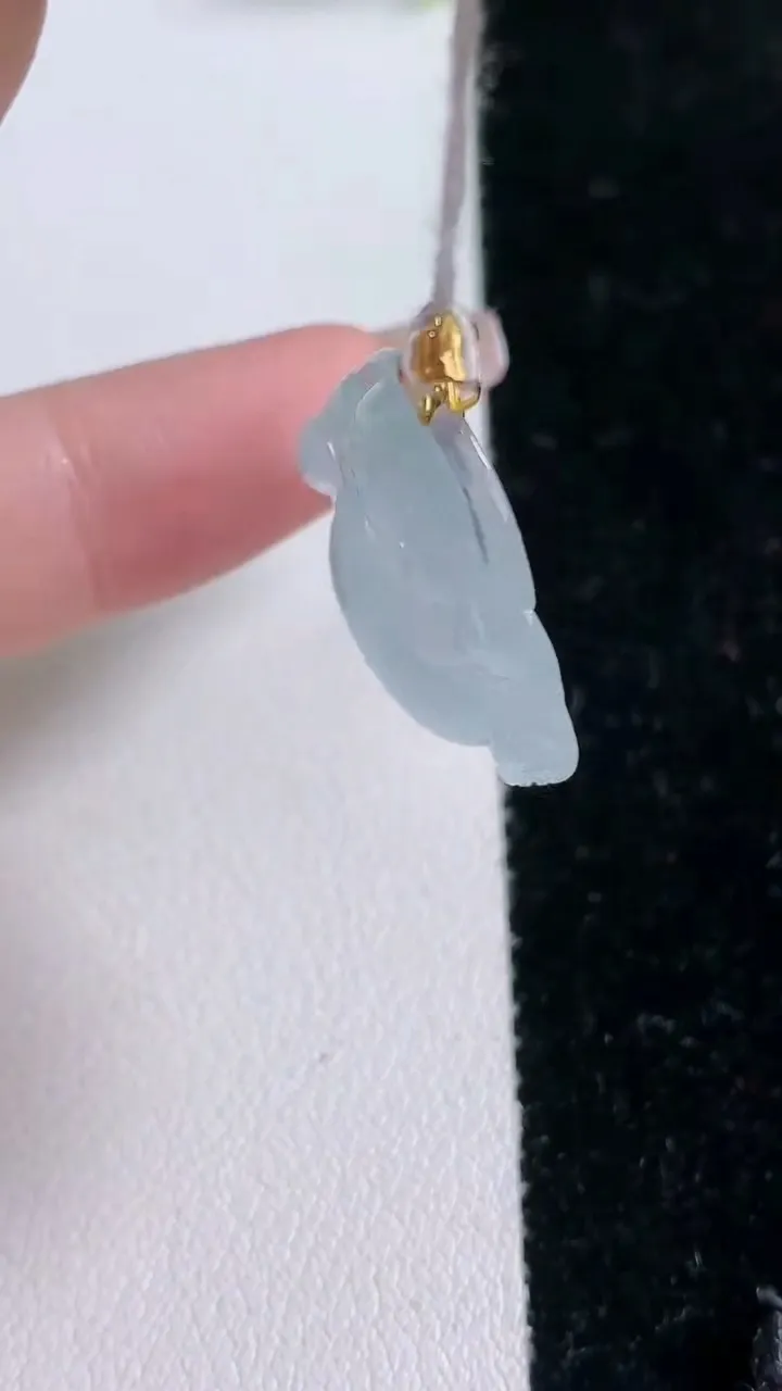 天然A货翡翠种白冰佛公吊坠，尺寸21.7-23.2-4.7，重量:3.72g
1月29日