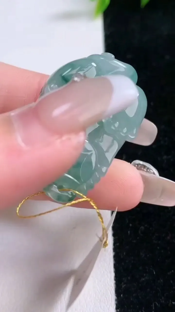 天然A货翡翠飘花貔貅吊坠，尺寸34.2-22.7-18，重量:23.58g
1月29日