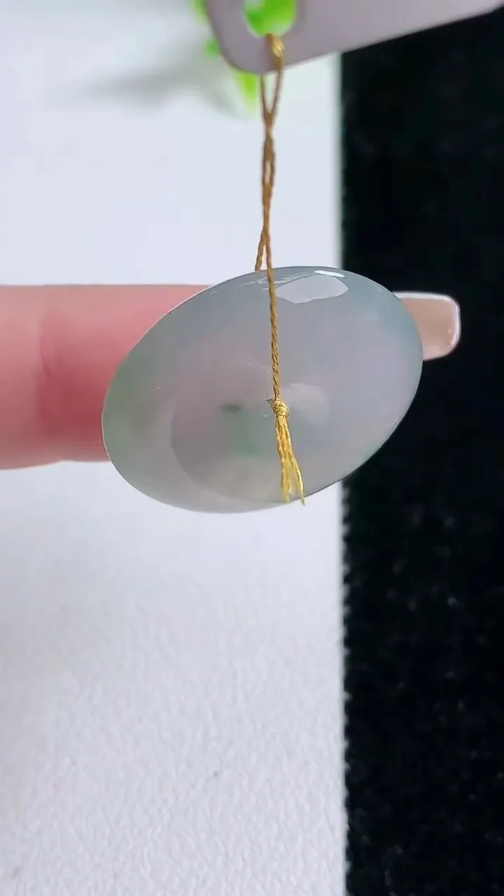 天然A货翡翠飘花平安扣吊坠，尺寸22-5，重量:5.07g
1月30日