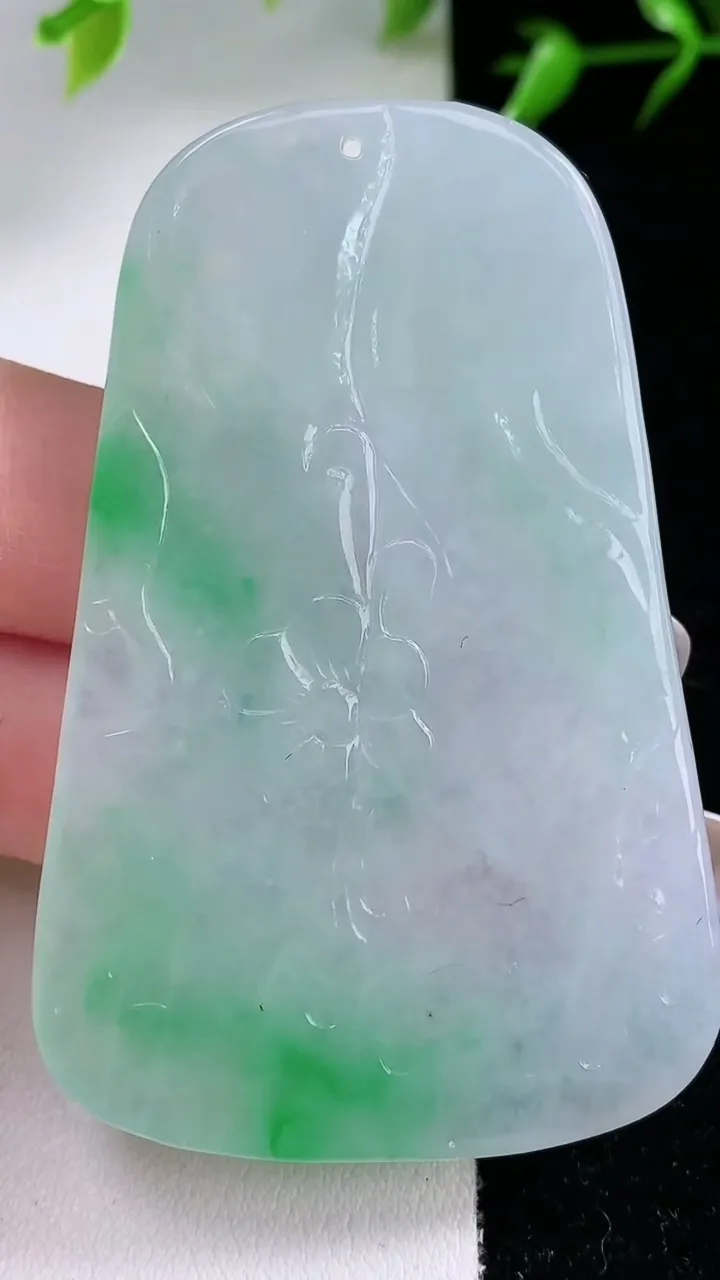 天然A货翡翠虚空藏菩萨吊坠，尺寸61.7-40.4-6，重量:33.21g
1月30日