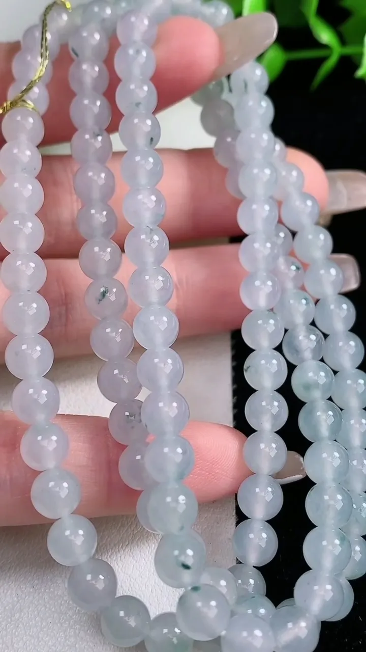 天然A货翡翠种飘花圆珠项链，尺寸6.2-108颗，重量:41.33g1月30日
工厂直销收藏佳品,种好水足，色泽均匀，有种有色，上手高大气！