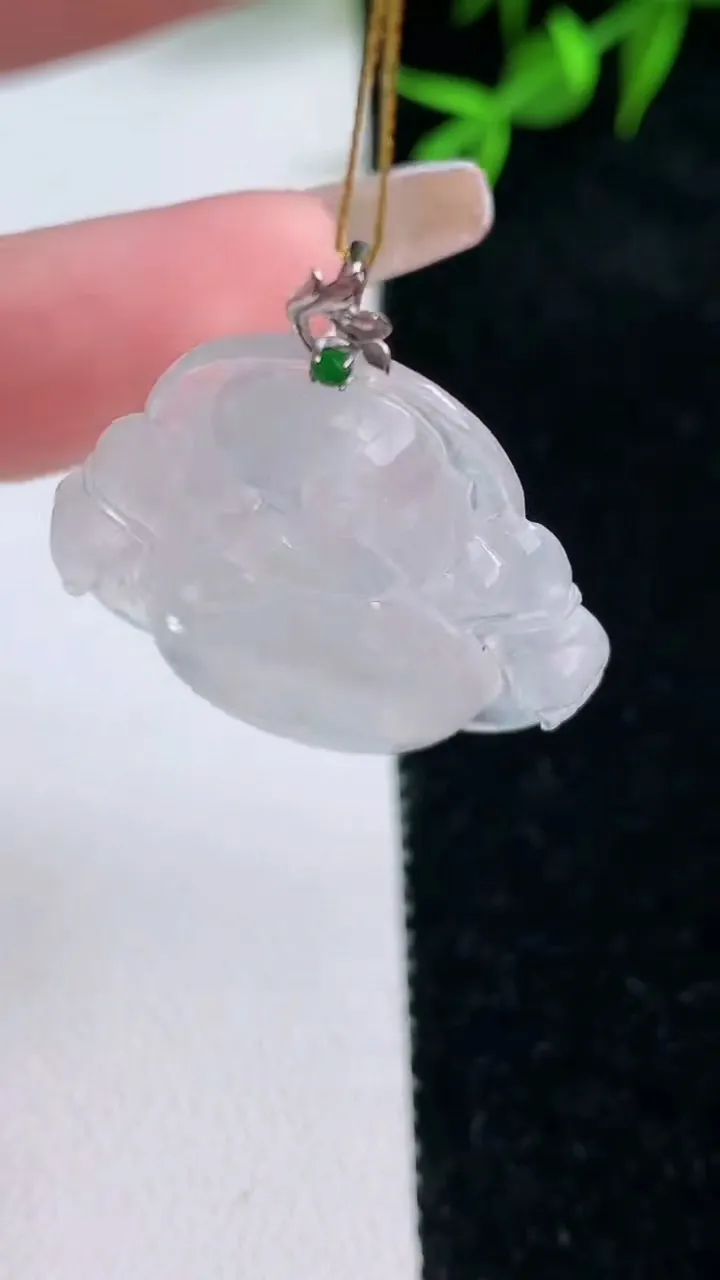 天然A货翡翠种白冰佛公吊坠，尺寸27.7-29-5.7，重量:7.44g
1月31日