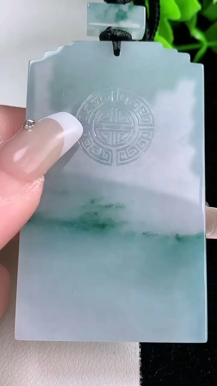 天然A货翡翠飘花仿古无事牌吊坠，尺寸64.6-39-5.3，重量:48.17g
1月30日