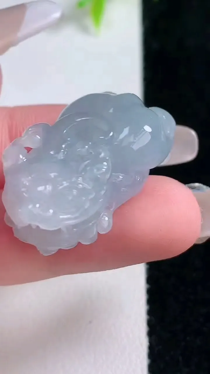 天然A货翡翠紫罗兰貔貅吊坠，尺寸29.5-17.4-11.8，重量:12.20g
1月30日