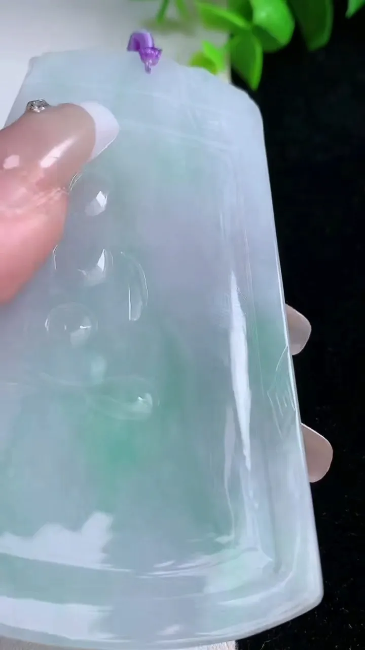 天然A货翡翠普贤菩萨吊坠，尺寸82.4-51.8-5，重量:46.29g
1月30日