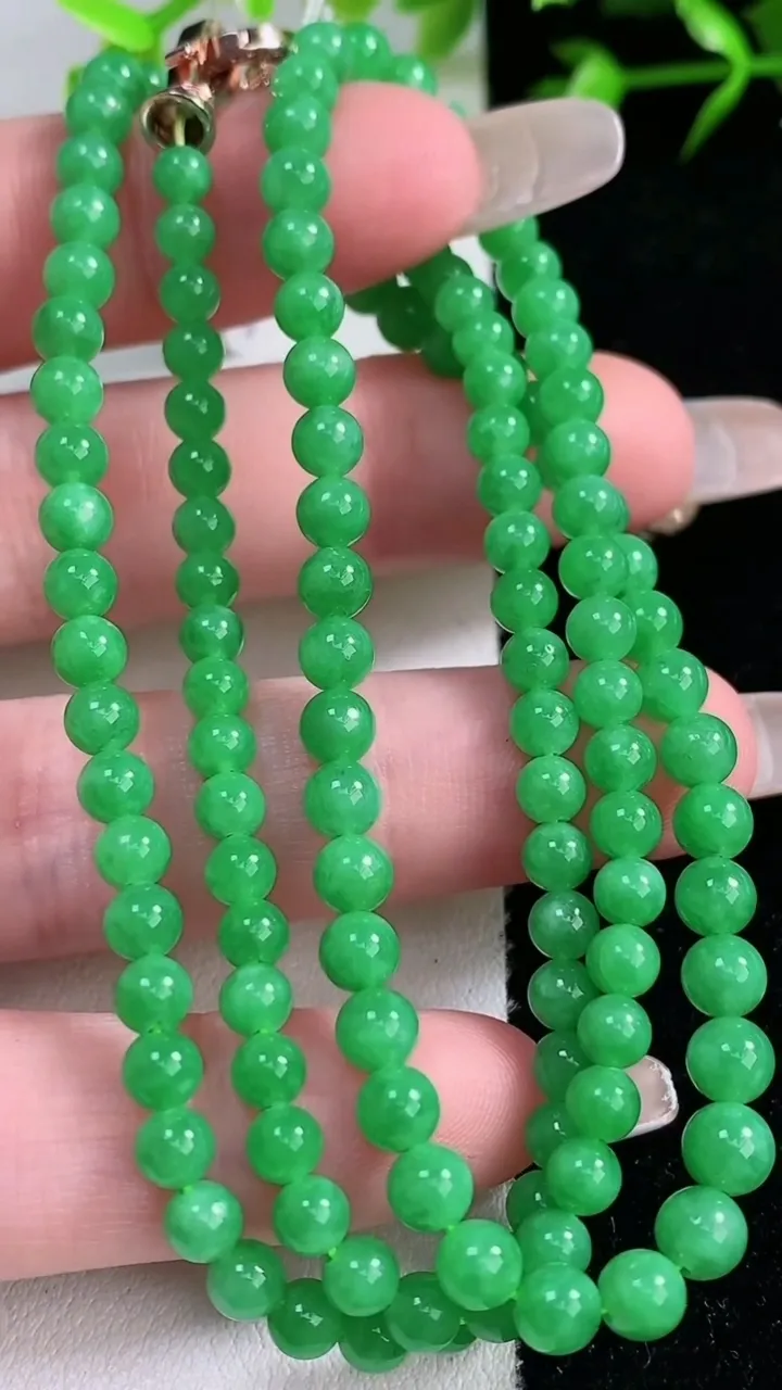 天然A货翡翠圆珠项链，尺寸5-130颗，重量:19.08g1月30日
工厂直销收藏佳品,种好水足，色泽均匀，有种有色，上手高大气！