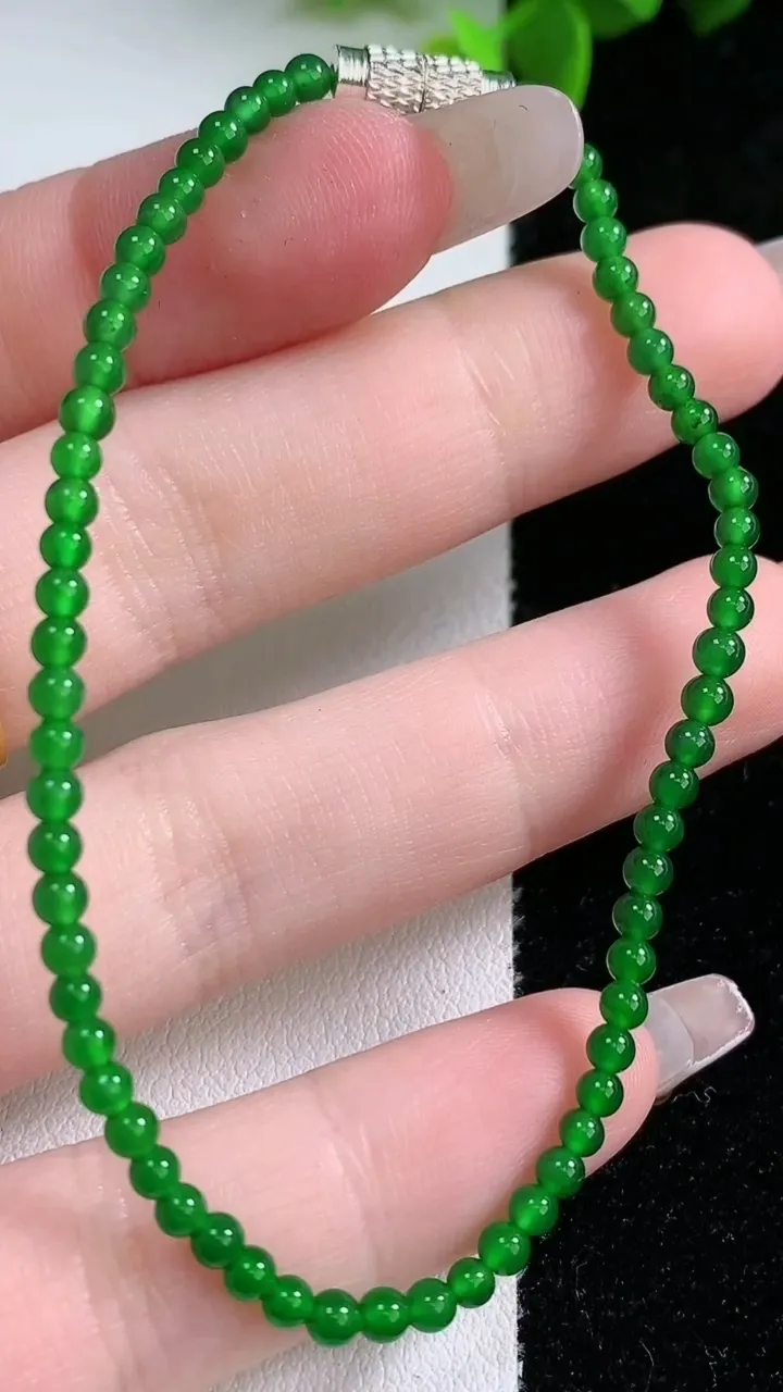 天然A货翡翠小米珠手串，尺寸3，重量:3.27g1月30日
工厂直销收藏佳品,种好水足，色泽均匀，有