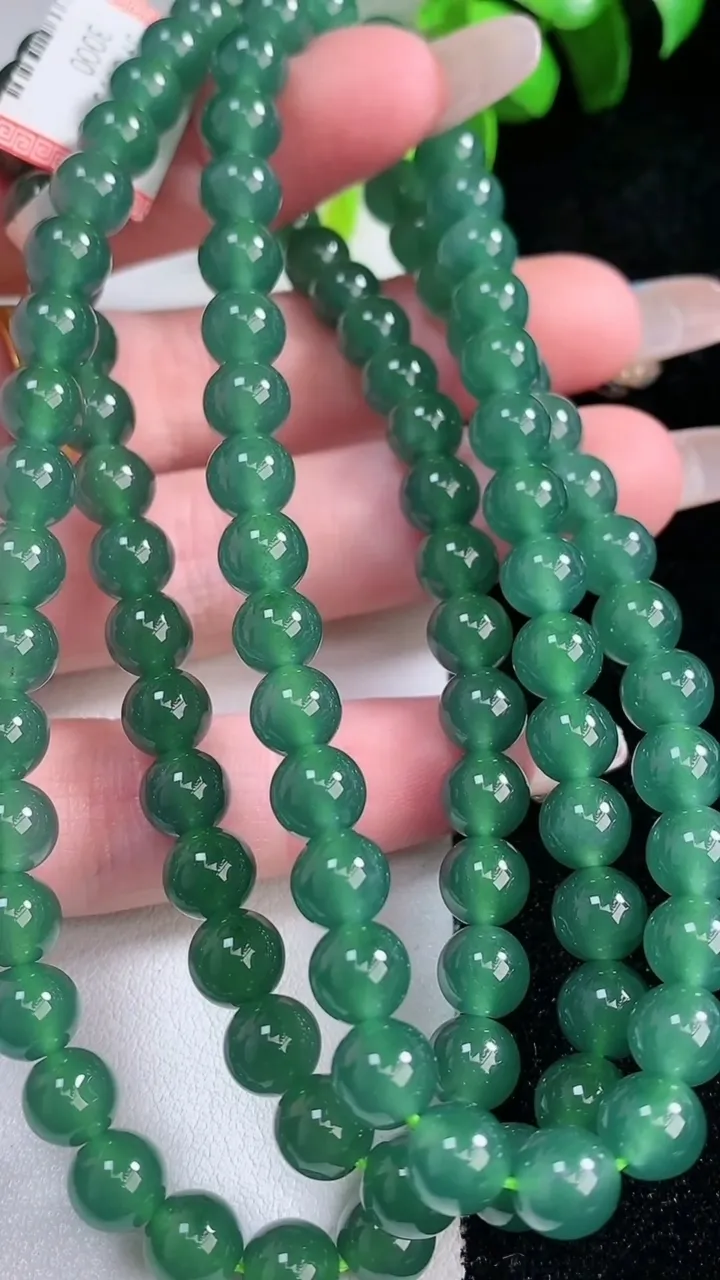 天然A货翡翠圆珠项链，尺寸6.8-108颗，重量:59.89g
1月30日