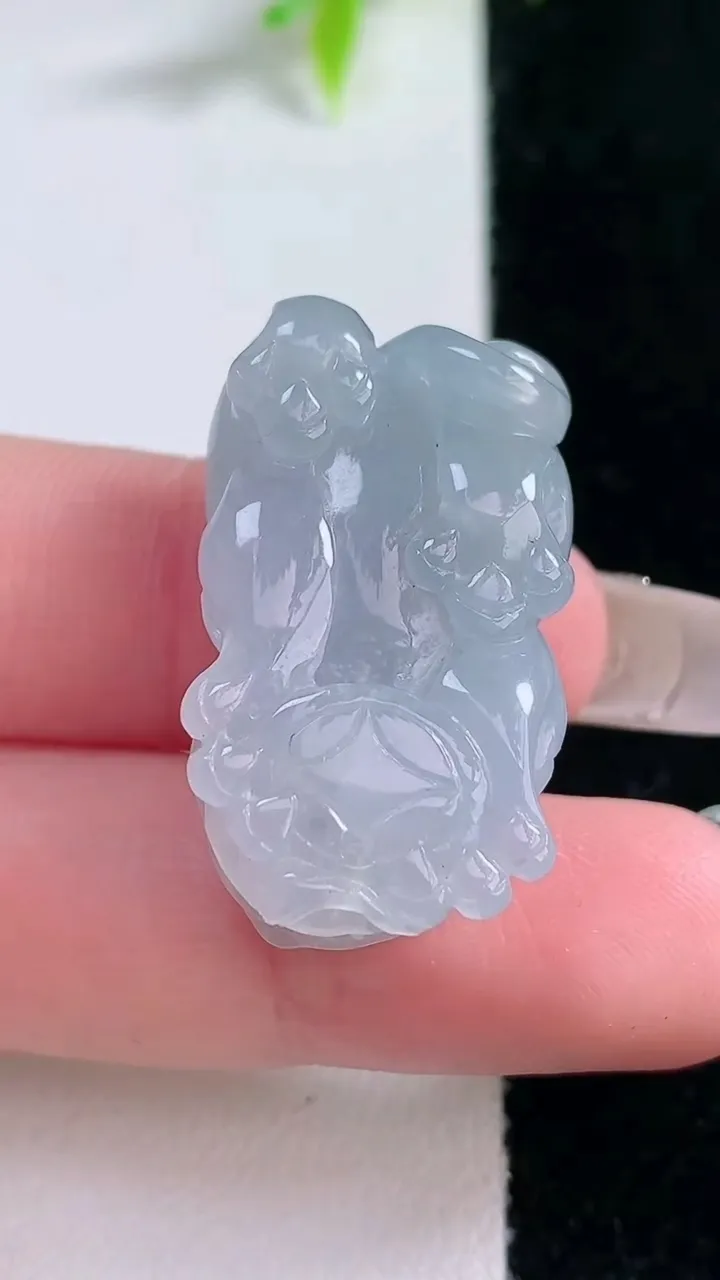 天然A货翡翠紫罗兰貔貅吊坠，尺寸29.5-17.4-11.8，重量:12.20g
1月30日