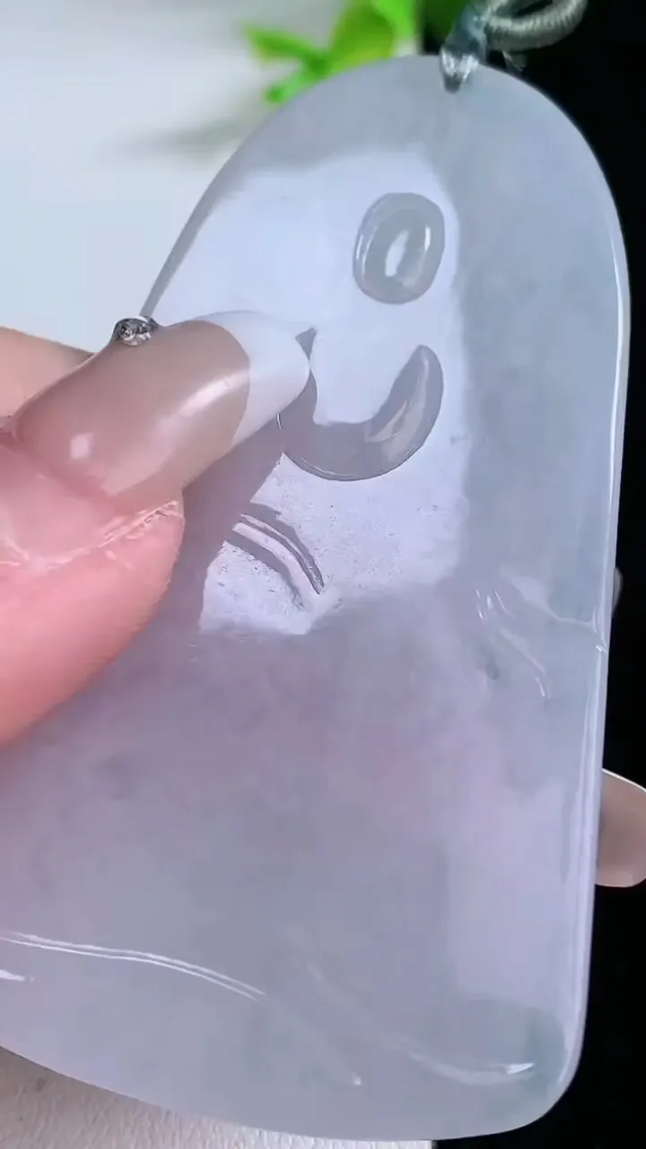 天然A货翡翠不动明王吊坠，尺寸69.8-42.2-4.7，重量:29.96g
1月30日