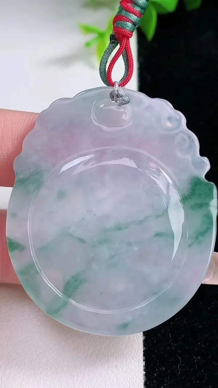 天然A货翡翠冰种飘花生肖猴吊坠，尺寸51.3-43-5.2，重量:22.66g
1月30日