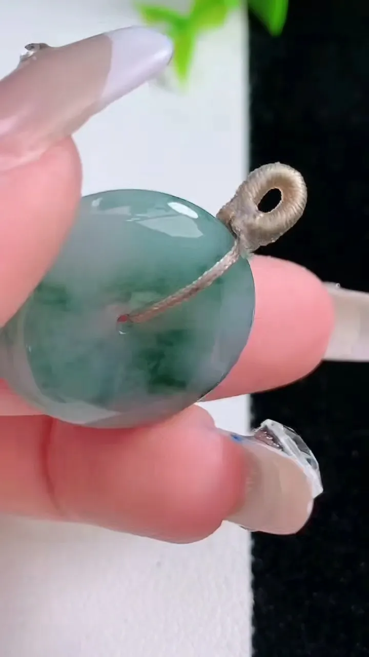 天然A货翡翠飘花平安扣吊坠，尺寸23.4-5，重量:5.72g
1月30日