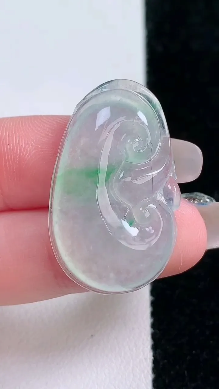 天然A货翡翠如意吊坠，尺寸32.7-19.5-6，重量:7.06g
1月30日