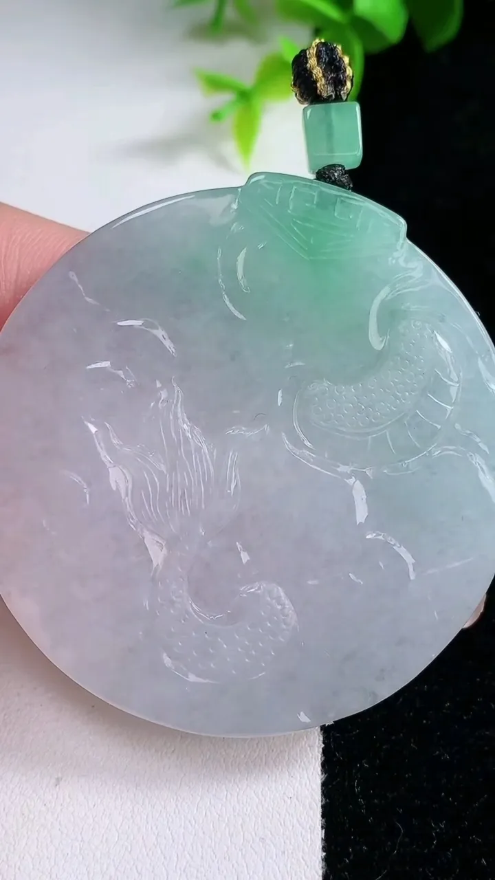 天然A货翡翠龙牌吊坠，尺寸53.4-6，重量:41.42g
1月30日