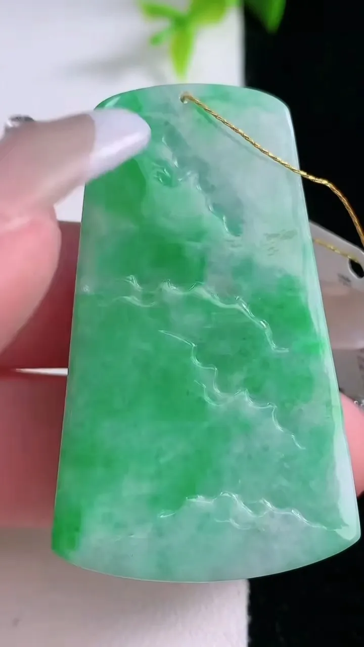 天然A货翡翠山水牌吊坠，尺寸47.5-17-6，重量:18.56g
1月30日