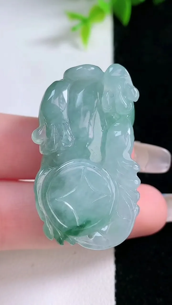 天然A货翡翠霸王貔貅吊坠，尺寸39-21.7-14.8，重量:25.18g
1月30日