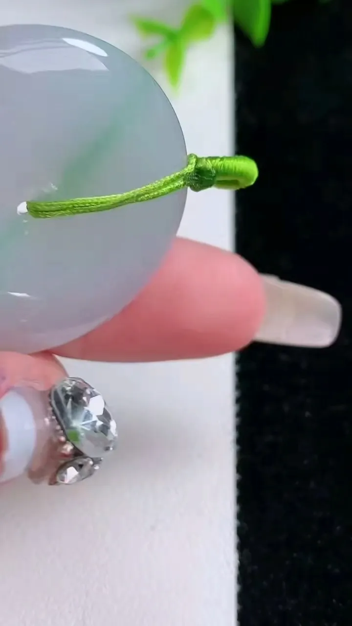 天然A货翡翠平安扣吊坠，尺寸34.4-5，重量:14.02g
1月30日