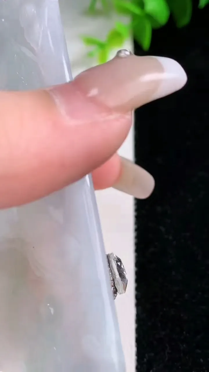 天然A货翡翠普贤菩萨吊坠，尺寸82.4-51.8-5，重量:46.29g
1月30日