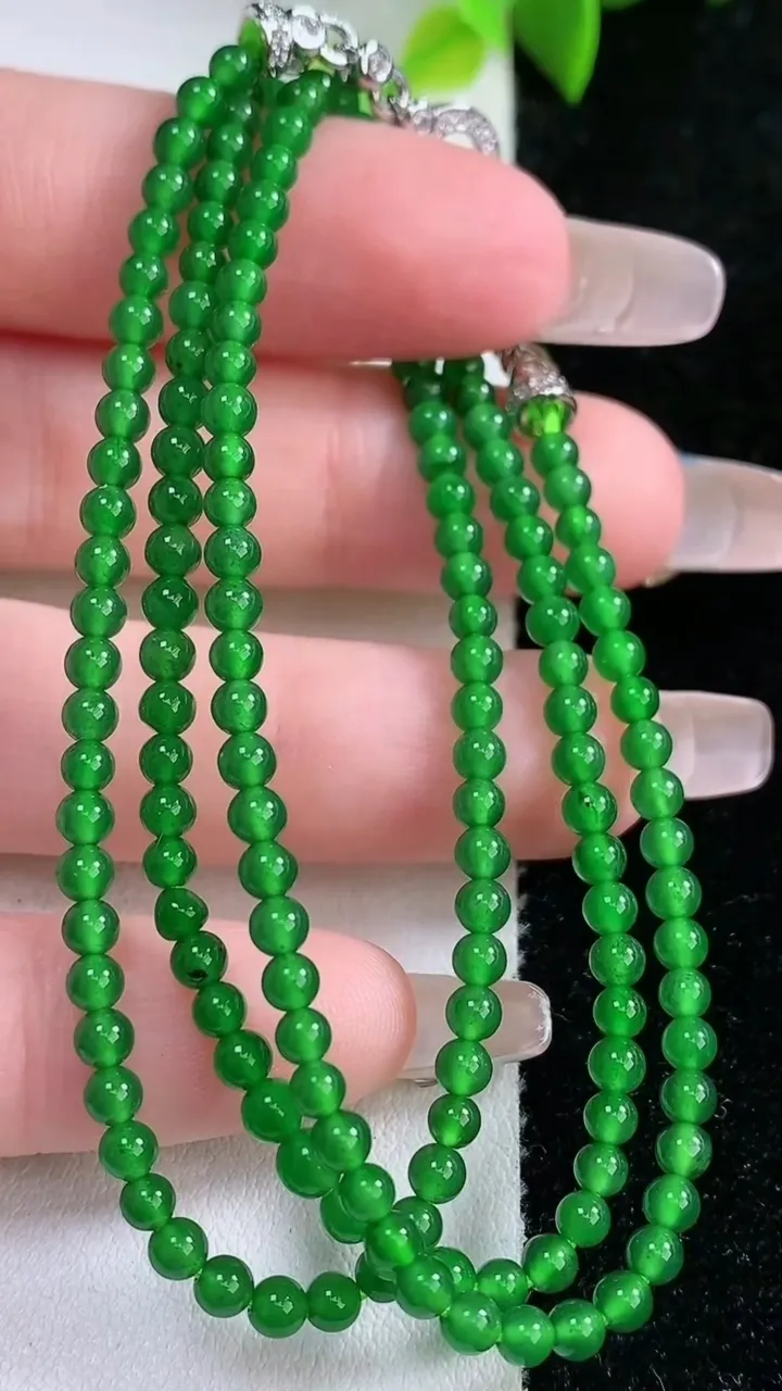 天然A货翡翠小米珠项链，尺寸3.2，重量:9.94g1月30日
工厂直销收藏佳品,种好水足，色泽均匀，有种有色，上手高大气！