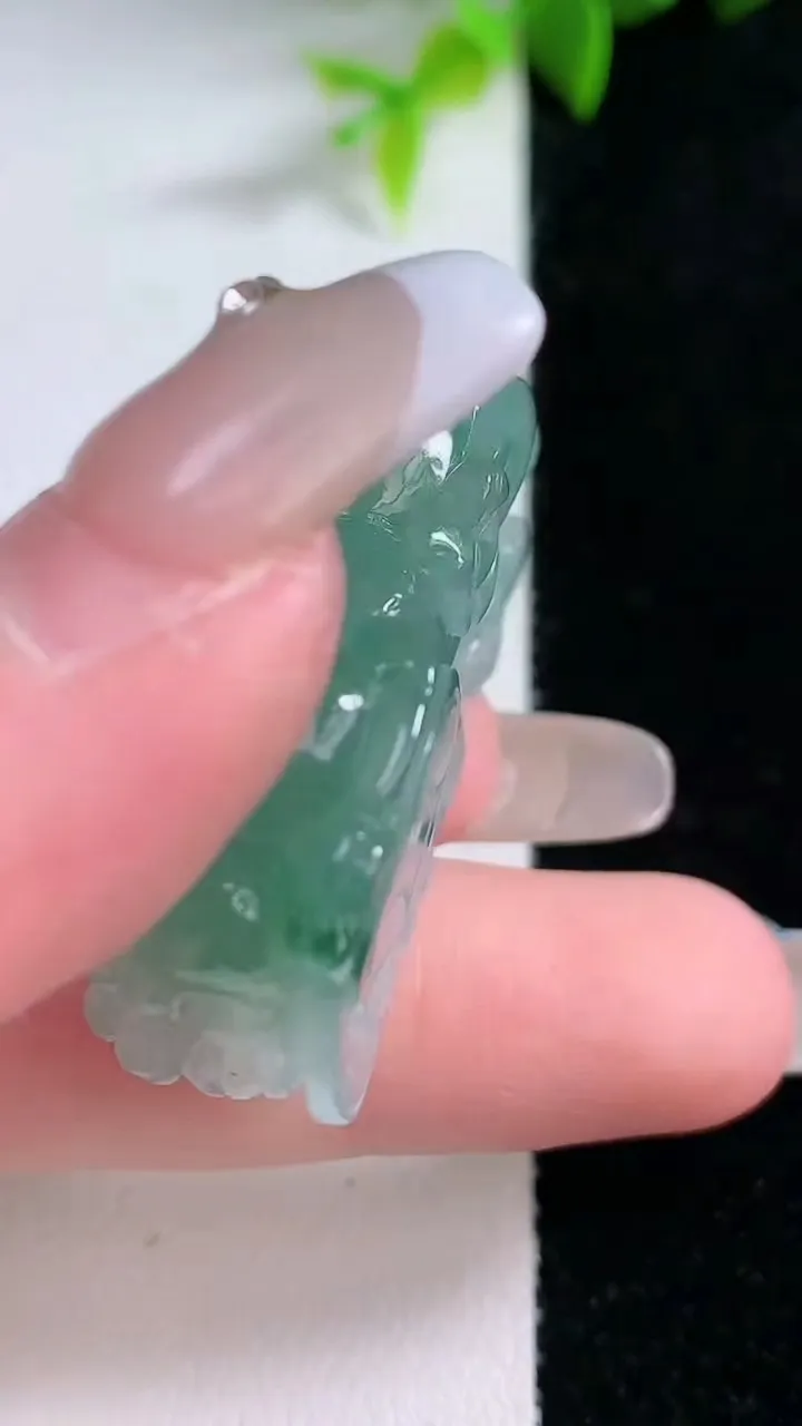 天然A货翡翠霸王貔貅吊坠，尺寸39-21.7-14.8，重量:25.18g
1月30日