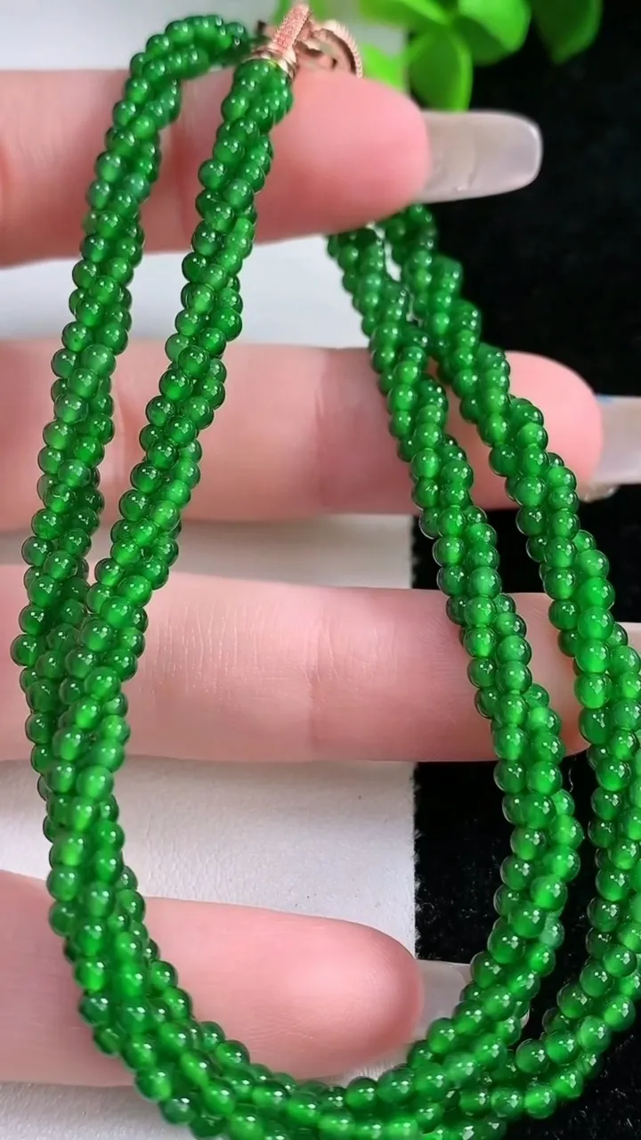 天然A货翡翠小米珠三排项链，尺寸2，重量:15.52g1月30日
工厂直销收藏佳品,种好水足，色泽均