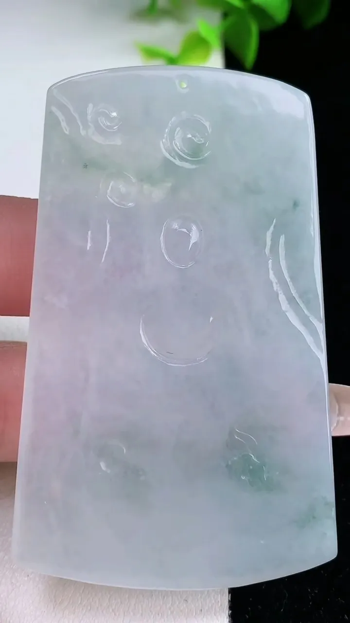 天然A货翡翠飘花阿弥陀佛吊坠，尺寸65.5-40.3-5，重量:33.07g
1月30日