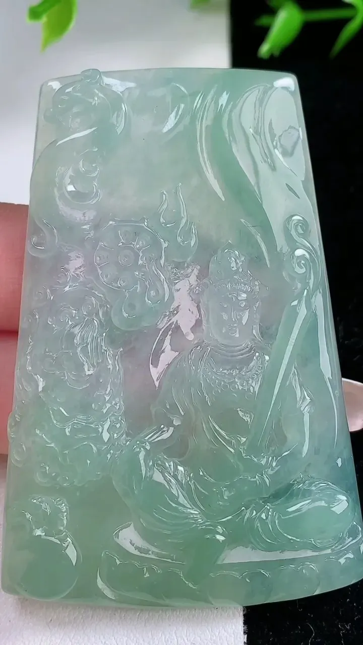 天然A货翡翠文殊菩萨吊坠，尺寸63.6-41-5.2，重量:32.53g
1月30日