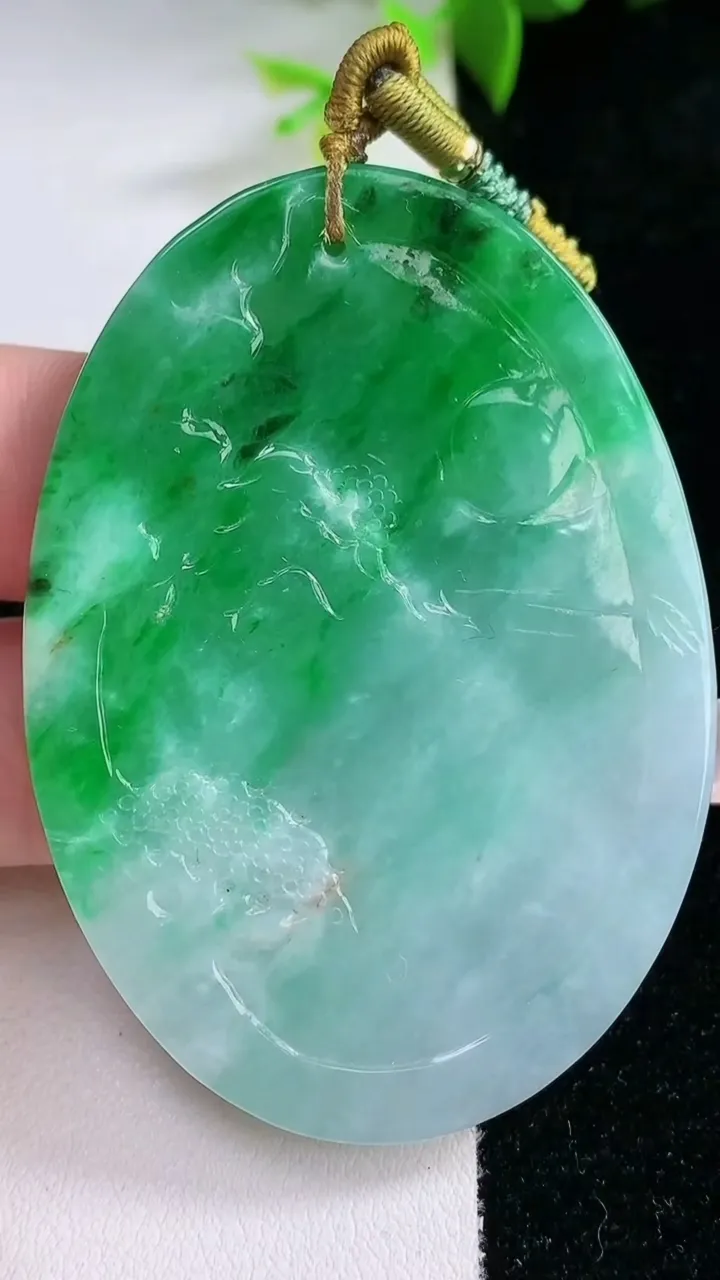 天然A货翡翠山水牌吊坠，尺寸59.8-43-6.9，重量:41.61g
1月30日