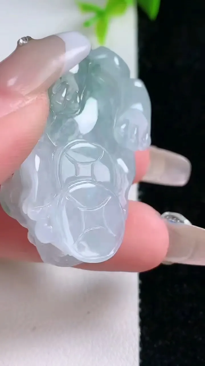 天然A货翡翠貔貅吊坠，尺寸34.8-17-12，重量:16.40g
1月30日