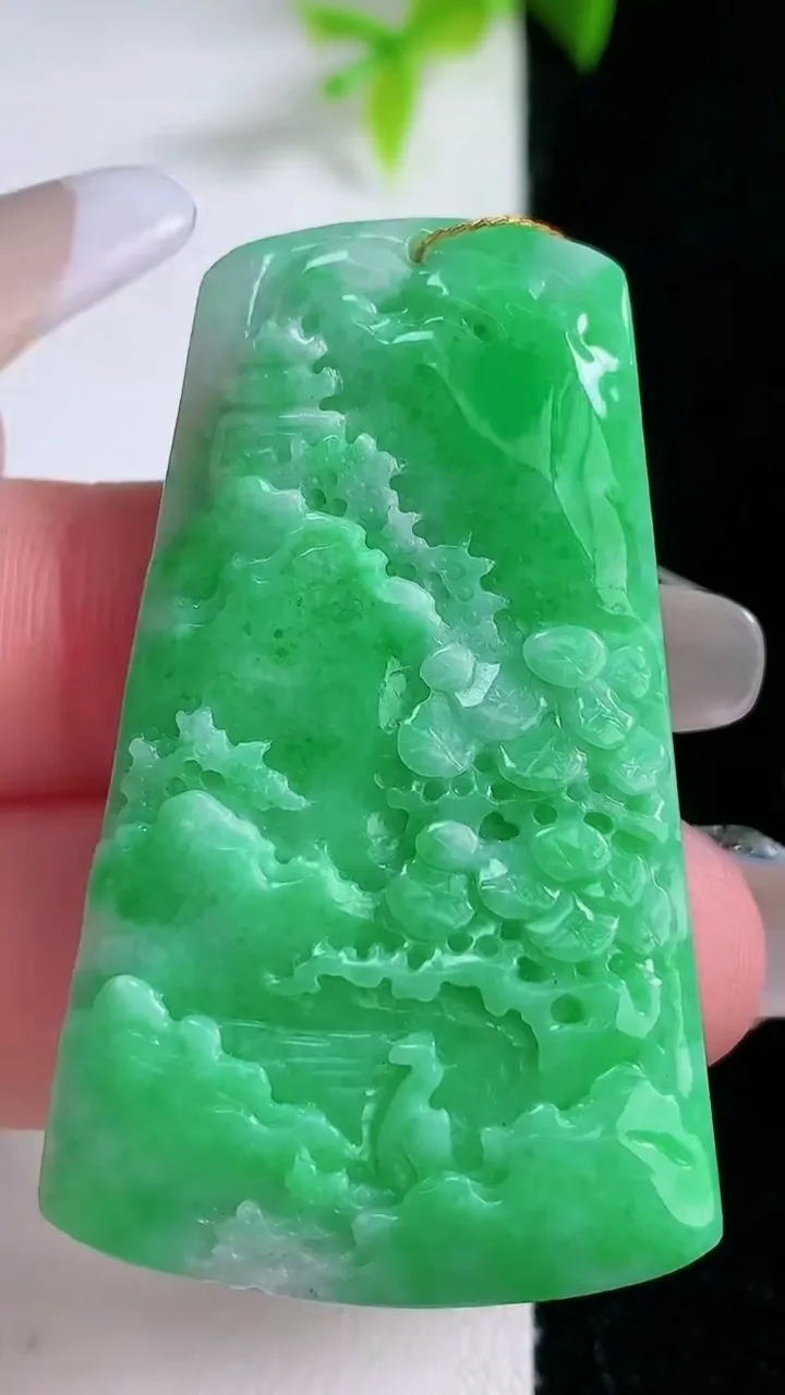 天然A货翡翠山水牌吊坠，尺寸47.5-17-6，重量:18.56g
1月30日