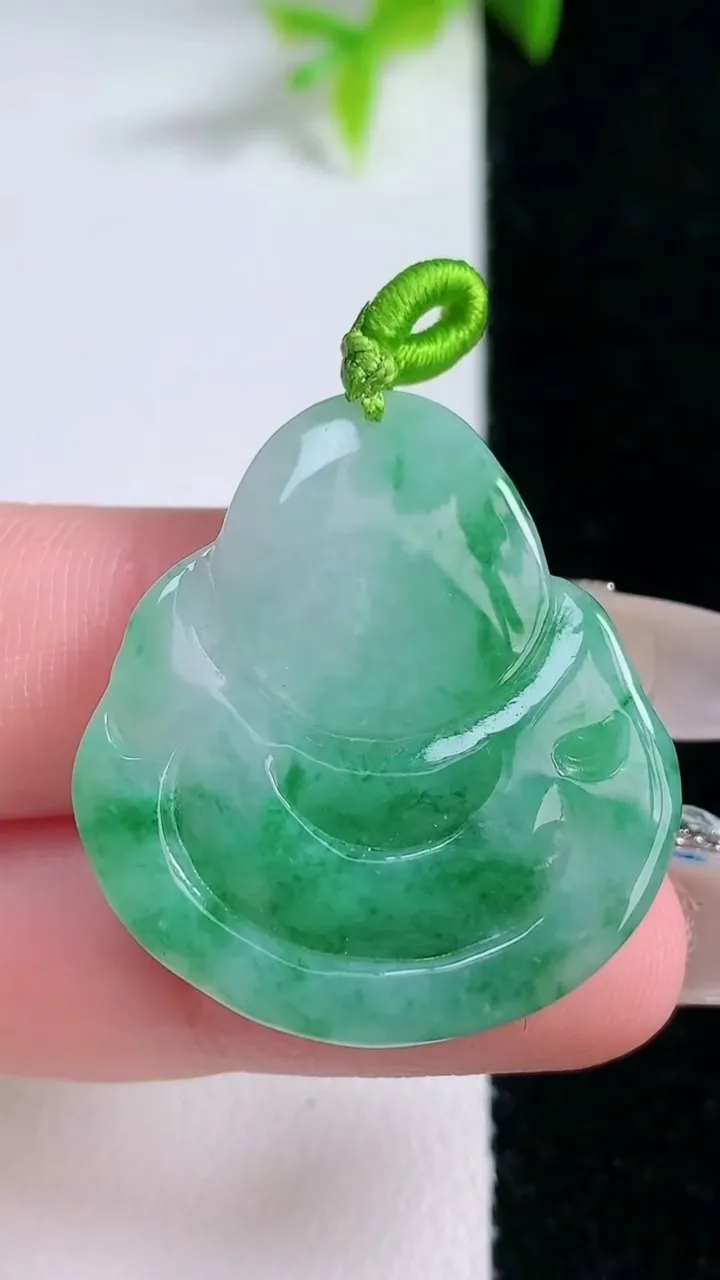 天然A货翡翠佛公吊坠，尺寸30-28-5.8，重量:8.21g
1月30日