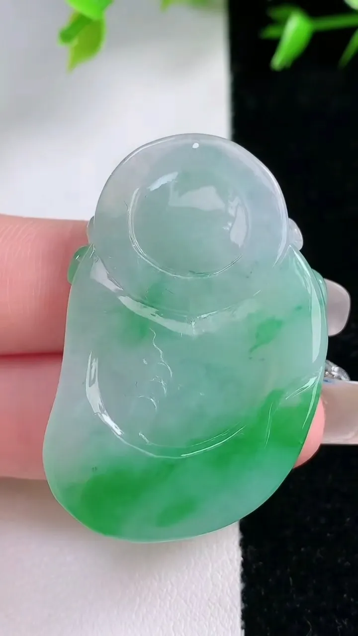 天然A货翡翠财神爷吊坠，尺寸42.7-26.8-6，重量:14.46g
1月30日