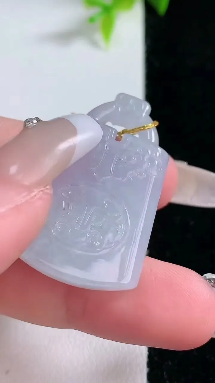 天然A货翡翠紫罗兰仿古无事牌吊坠，尺寸39.5-27.4-10，重量:9.35g
1月30日