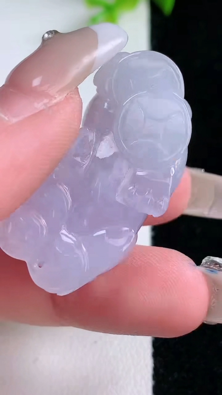 天然A货翡翠春带彩紫罗兰貔貅吊坠，尺寸35.5-15-17，重量:22.49g
1月30日