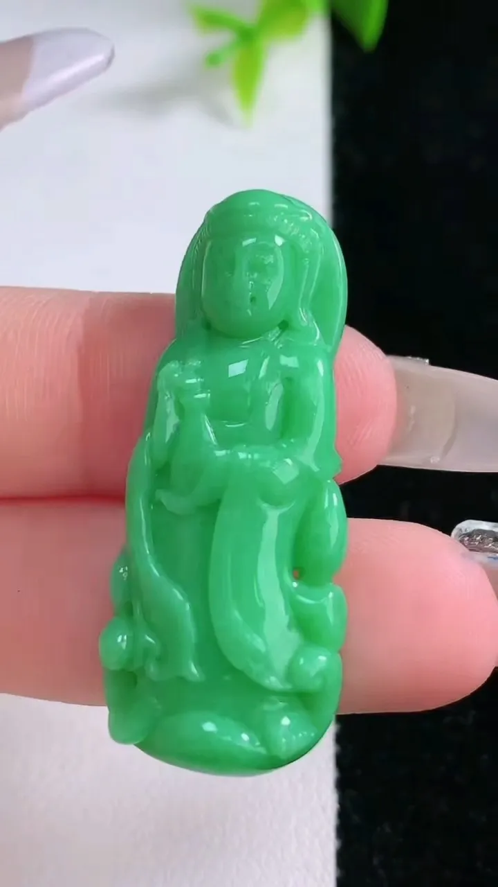 天然A货翡翠观音菩萨吊坠，尺寸39-16.5-5.5，重量:7.18g
1月30日