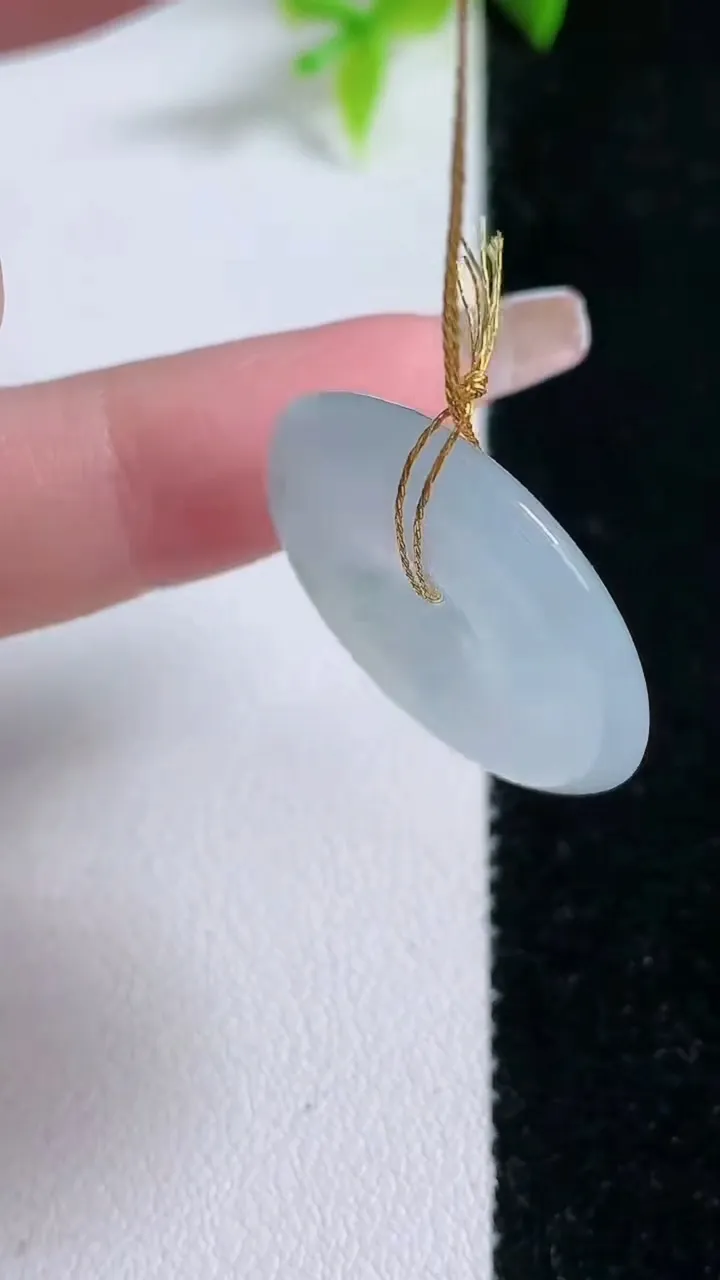 天然A货翡翠飘花平安扣吊坠，尺寸25.3-4，重量:6.32g
1月30日