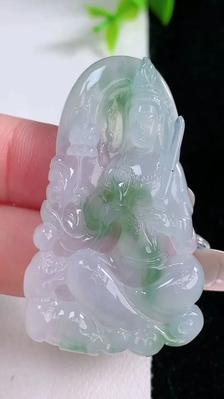 天然A货翡翠虚空藏菩萨吊坠，尺寸54.3-34-10.3，重量:15.77g
1月30日