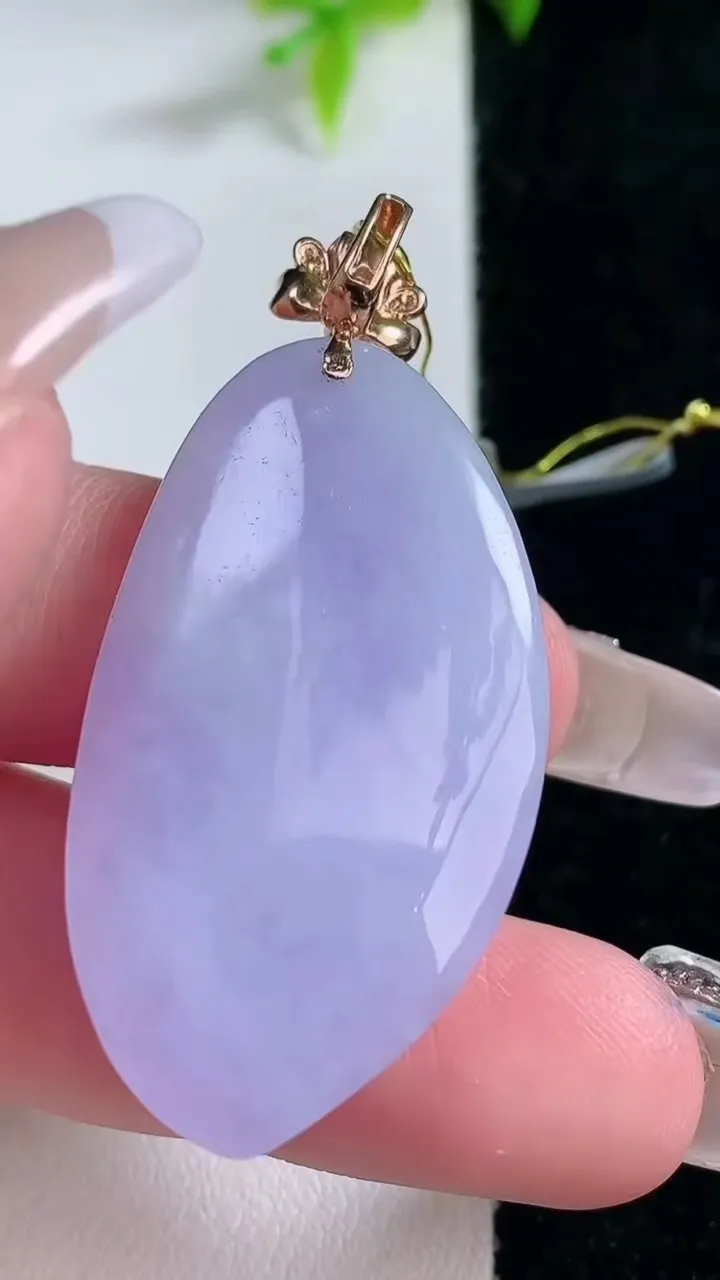 天然A货翡翠18K金紫罗兰福瓜吊坠，尺寸38-21.2-9，重量:13.44g
1月30日